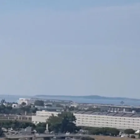 F2 F3 ,appartement Climatise Neuf, Magnifique Vue Sur Et Aeroport, Proche Tram Et Gare Sncf 1 Min,aeroport 3 Minutes, 2or3 Rooms, New Ac Apartment, Magnificent Sea And Airport Views, Close To Tram And Sncf Train Station 1 Min, Airport 3 Min * Nicea