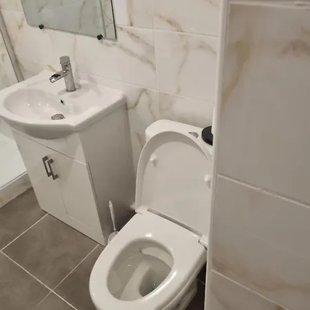 F2 F3 ,appartement Climatise Neuf, Magnifique Vue Sur Et Aeroport, Proche Tram Et Gare Sncf 1 Min,aeroport 3 Minutes, 2or3 Rooms, New Ac Apartment, Magnificent Sea And Airport Views, Close To Tram And Sncf Train Station 1 Min, Airport 3 Min Nicea