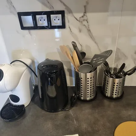 Daire F2 F3 ,appartement Climatise Neuf, Magnifique Vue Sur Et Aeroport, Proche Tram Et Gare Sncf 1 Min,aeroport 3 Minutes, 2or3 Rooms, New Ac Apartment, Magnificent Sea And Airport Views, Close To Tram And Sncf Train Station 1 Min, Airport 3 Min