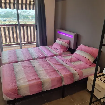 F2 F3 ,appartement Climatise Neuf, Magnifique Vue Sur Et Aeroport, Proche Tram Et Gare Sncf 1 Min,aeroport 3 Minutes, 2or3 Rooms, New Ac Apartment, Magnificent Sea And Airport Views, Close To Tram And Sncf Train Station 1 Min, Airport 3 Min * Nice
