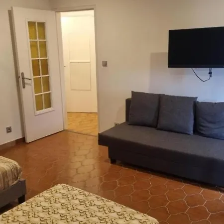 F3 ,appartement Climatise Neuf, Magnifique Vue Sur Et Aeroport, Proche Tram Et Gare Sncf 1 Min,aeroport 3 Minutes, 3 Rooms, New Ac Apartment, Magnificent Sea And Airport Views, Close To Tram And Sncf Train Station 1 Min, Airport 3 Min