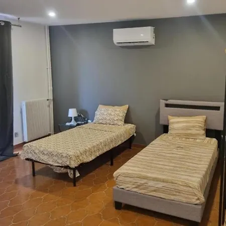 F3 ,appartement Climatise Neuf, Magnifique Vue Sur Et Aeroport, Proche Tram Et Gare Sncf 1 Min,aeroport 3 Minutes, 3 Rooms, New Ac Apartment, Magnificent Sea And Airport Views, Close To Tram And Sncf Train Station 1 Min, Airport 3 Min Appartamento