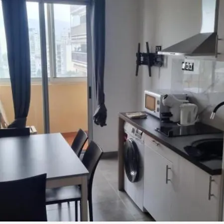 F3 ,appartement Climatise Neuf, Magnifique Vue Sur Et Aeroport, Proche Tram Et Gare Sncf 1 Min,aeroport 3 Minutes, 3 Rooms, New Ac Apartment, Magnificent Sea And Airport Views, Close To Tram And Sncf Train Station 1 Min, Airport 3 Min Appartamento Nizza