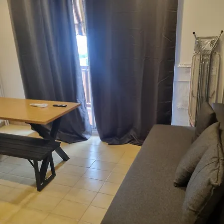 F2 F3 ,appartement Climatise Neuf, Magnifique Vue Sur Et Aeroport, Proche Tram Et Gare Sncf 1 Min,aeroport 3 Minutes, 2or3 Rooms, New Ac Apartment, Magnificent Sea And Airport Views, Close To Tram And Sncf Train Station 1 Min, Airport 3 Min 아파트 니스