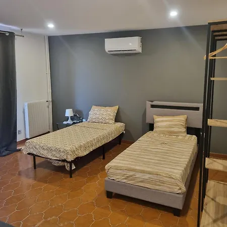 아파트 F2 F3 ,appartement Climatise Neuf, Magnifique Vue Sur Et Aeroport, Proche Tram Et Gare Sncf 1 Min,aeroport 3 Minutes, 2or3 Rooms, New Ac Apartment, Magnificent Sea And Airport Views, Close To Tram And Sncf Train Station 1 Min, Airport 3 Min